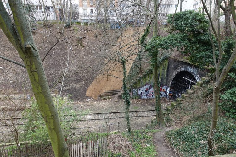 En bordure de la petite ceinture