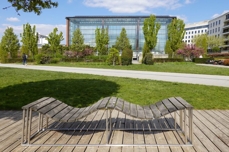 Un banc bien peu pratique .. On l'a essayé !