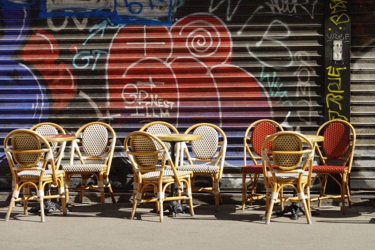 Dernière pause : un schweppes à République où gronde une manifestation